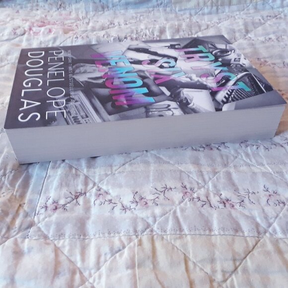 Tryst Six Venom / Penelope Douglas - Picture 5 of 5